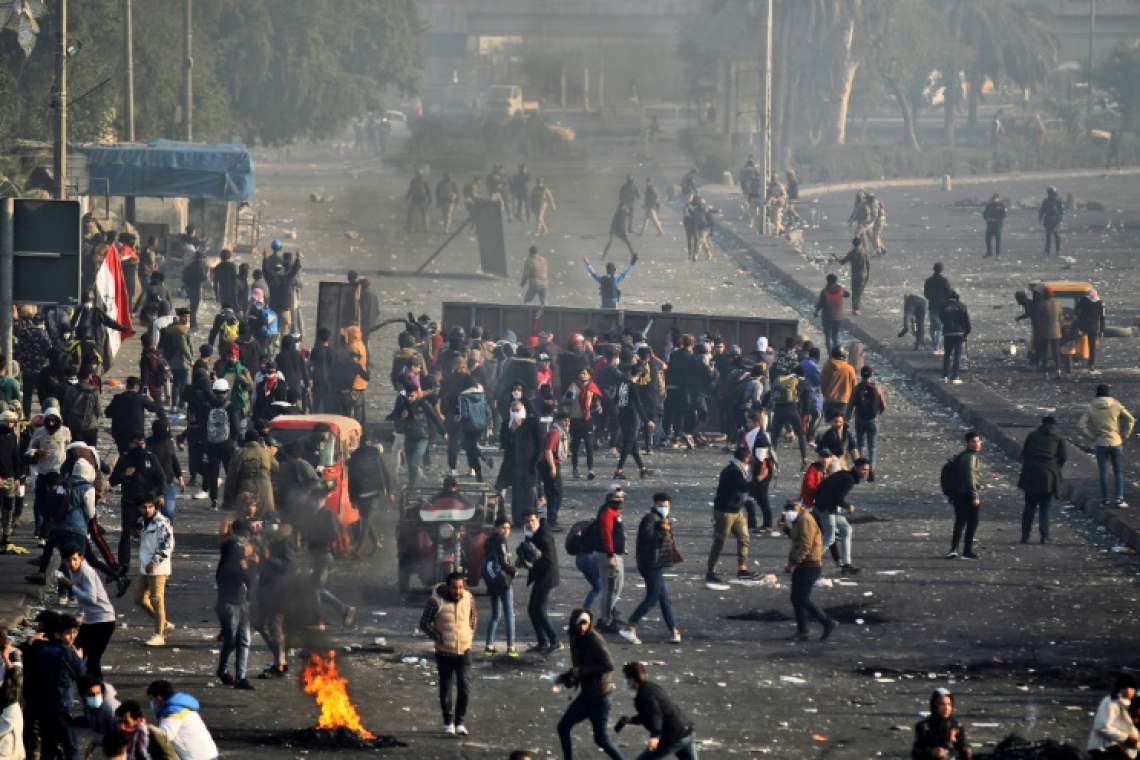 IRAK : DES AFFRONTEMENTS ÉCLATENT SUR LA PLACE TAHRIR À BAGDAD LORS D’UN RASSEMBLEMENT 